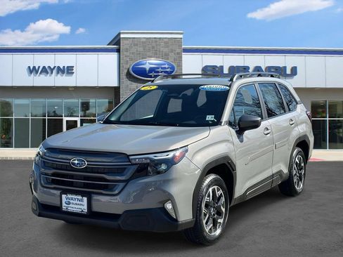 Used 2025 Subaru Forester Premium AWD/4WD image 2