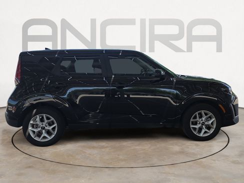 Certified 2025 Kia Soul LX w/ LX Technology Package FWD image 9