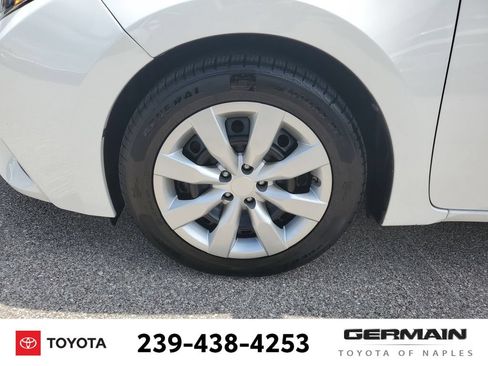 Used 2015 Toyota Corolla LE FWD image 13