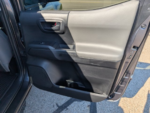 Used 2022 Toyota Tacoma SR AWD/4WD image 7