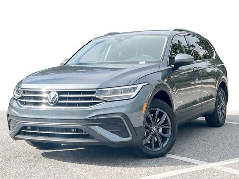 Certified 2022 Volkswagen Tiguan SE image 1