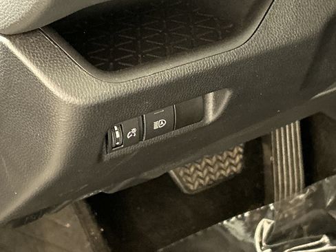 Used 2024 Toyota RAV4 XLE FWD image 13