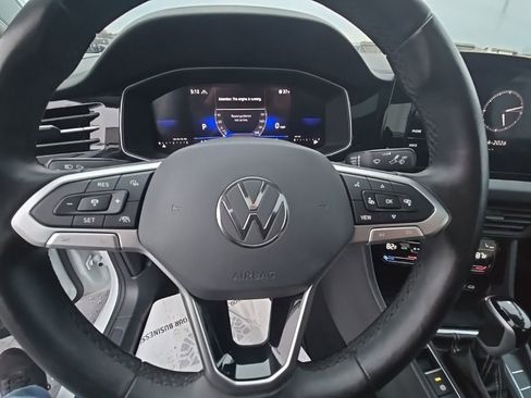 Used 2025 Volkswagen Jetta SE w/ Sunroof Package FWD image 16