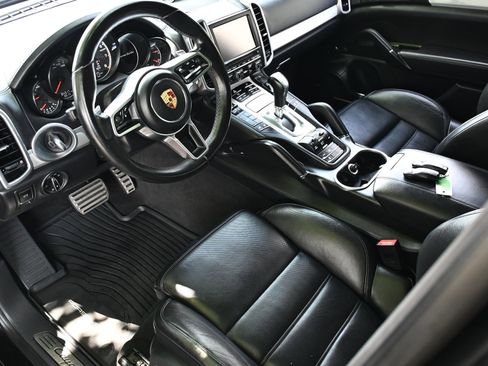 Used 2015 Porsche Cayenne Turbo AWD/4WD image 27