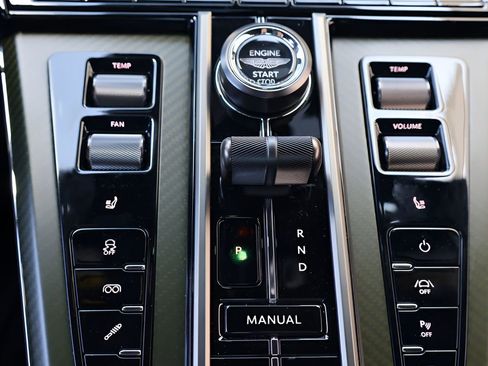 Used 2026 Aston Martin V8 Vantage Coupe RWD image 23