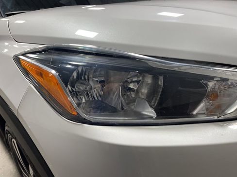 Used 2019 Nissan Kicks SV w/ Interior Electronics Package FWD image 32