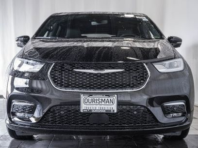 New 2026 Chrysler Pacifica Select