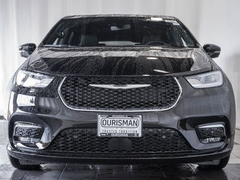 New 2026 Chrysler Pacifica Select image 2