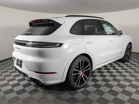 New 2026 Porsche Cayenne GTS AWD/4WD image 7