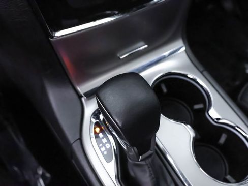 Used 2022 Jeep Grand Cherokee Limited image 12