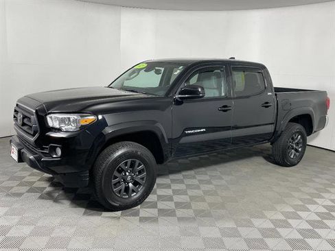 Certified 2023 Toyota Tacoma SR5 AWD/4WD image 3