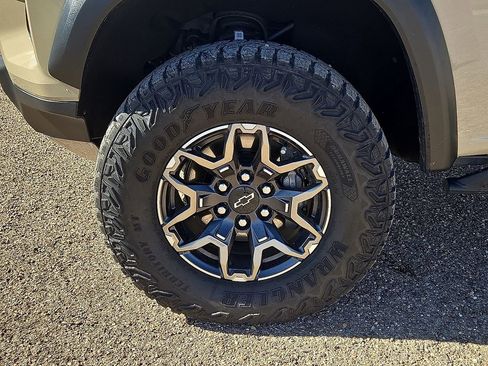 Used 2024 Chevrolet Colorado ZR2 w/ Technology Package image 10