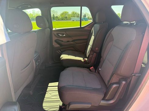 Used 2023 Chevrolet Traverse LT image 16