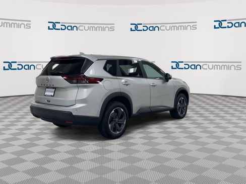 Used 2025 Nissan Rogue SV image 8