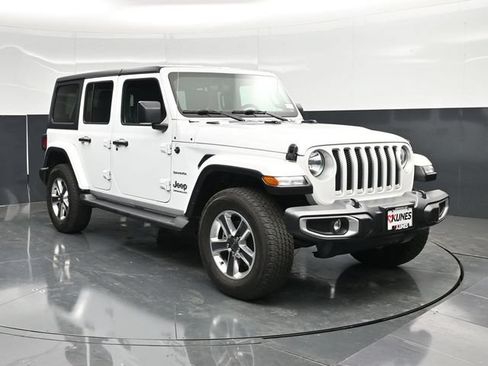 Used 2023 Jeep Wrangler Unlimited Sahara w/ Cold Weather Group AWD/4WD image 6