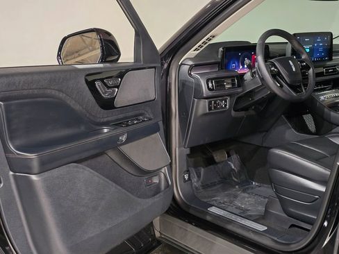 New 2026 Lincoln Aviator Premiere image 15