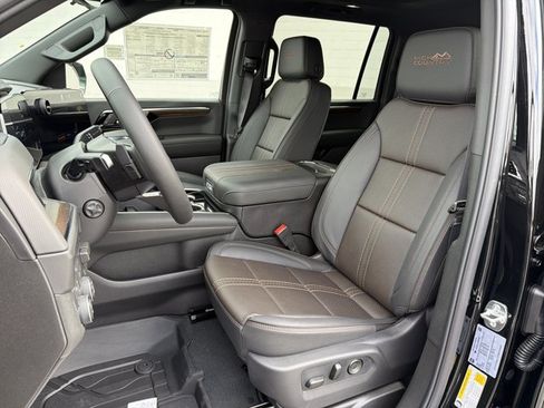 New 2026 Chevrolet Suburban High Country w/ Sun And Tow Package AWD/4WD image 10