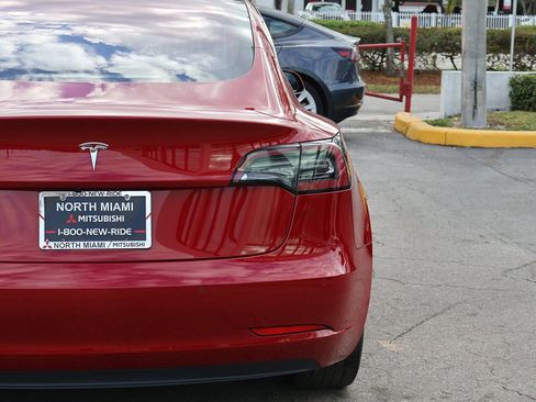 Used 2018 Tesla Model 3 Long Range image 17