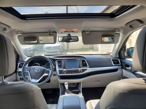 Used 2016 Toyota Highlander XLE image 38