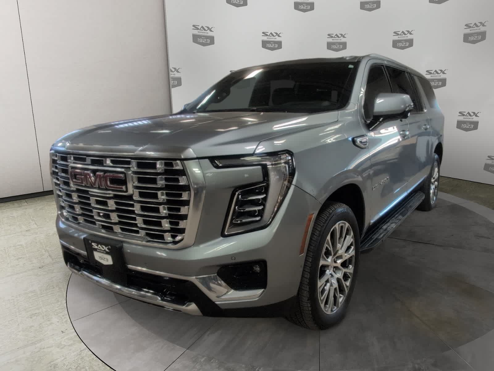 Used 2025 GMC Yukon XL Denali AWD/4WD image 7