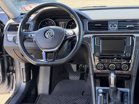 Used 2017 Volkswagen Passat 1.8T SE image 19