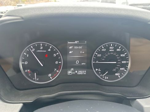 Used 2024 Subaru Crosstrek 2.0i Premium image 12