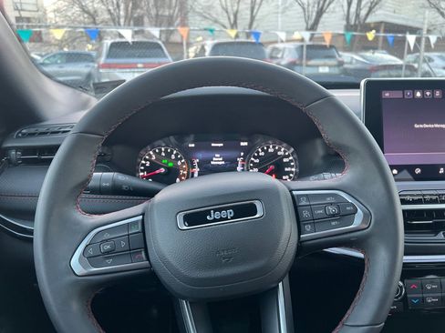 Used 2025 Jeep Compass Trailhawk image 27