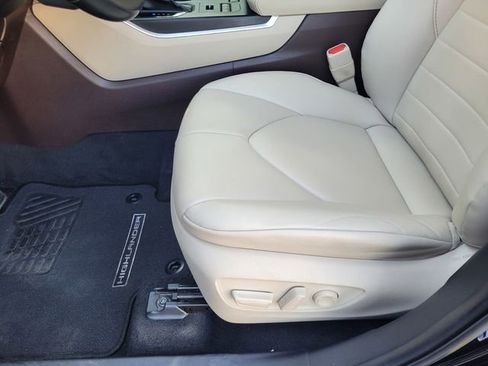 Certified 2021 Toyota Highlander XLE AWD/4WD image 26