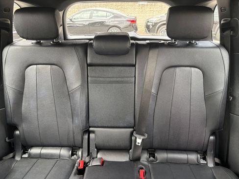 Used 2025 Mercedes-Benz GLB 250 4MATIC image 40