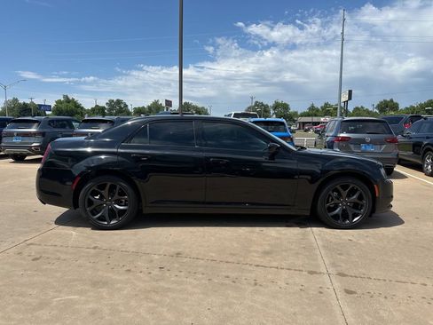 Used 2023 Chrysler 300 Touring w/ Sport Appearance Package RWD image 4