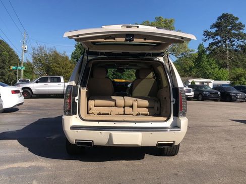 Used 2012 Cadillac Escalade Premium image 17