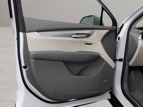 Used 2017 Cadillac XT5 Luxury image 26