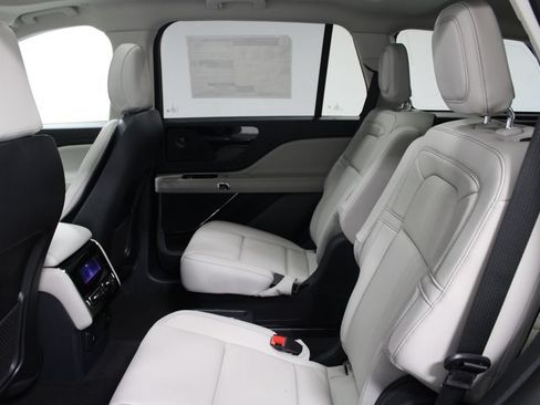 New 2026 Lincoln Aviator Reserve w/ Illumination Package RWD image 17