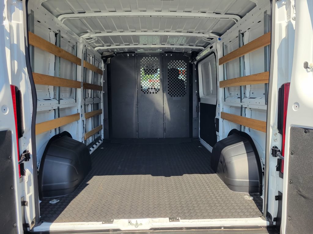 Used 2025 RAM ProMaster 2500 w/ U-Haul Equipment Group FWD image 17