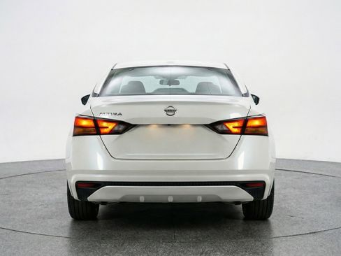 Used 2025 Nissan Altima 2.5 SV FWD image 7