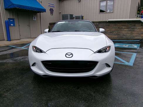Used 2018 MAZDA MX-5 Miata Grand Touring image 2