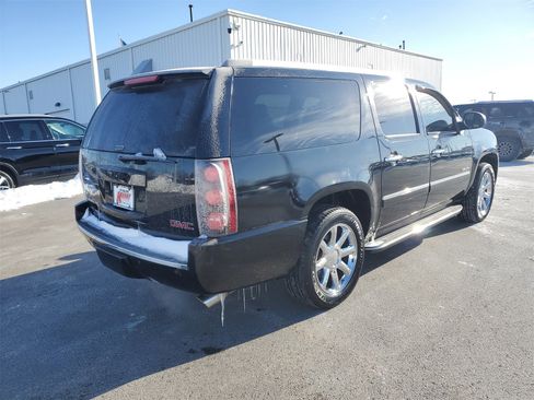 Used 2011 GMC Yukon XL Denali image 4