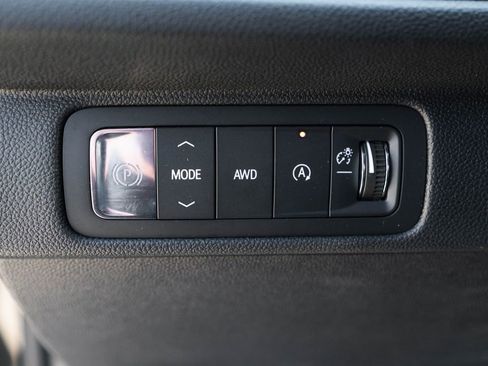 Used 2025 Chevrolet Traverse LT AWD/4WD image 21