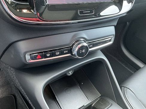 New 2026 Volvo XC40 B5 Core w/ Climate Package image 19