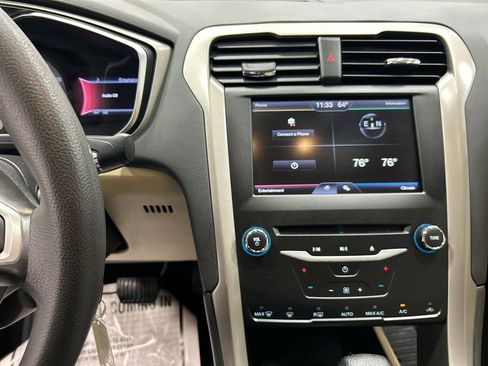 Used 2014 Ford Fusion SE image 15