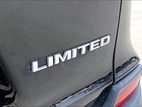 Used 2019 Jeep Cherokee Limited w/ Technology Group image 38