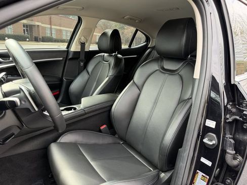 Used 2023 Genesis G70 2.0T RWD image 11