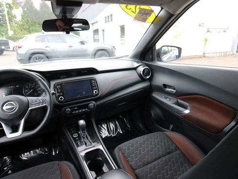 Used 2023 Nissan Kicks SR image 29
