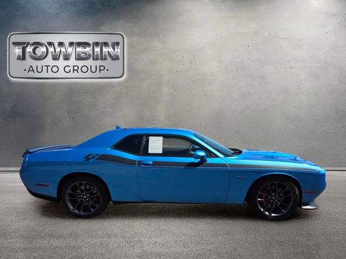 Used 2023 Dodge Challenger R/T w/ Performance Handling Group RWD image 3