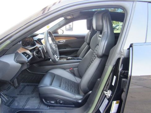 Used 2023 Audi e-tron GT Premium Plus image 16