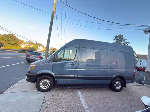 Used 2018 Mercedes-Benz Sprinter 2500 image 4