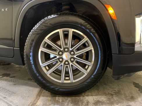 Used 2023 Chevrolet Traverse LT AWD/4WD image 9