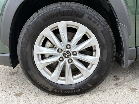 Used 2023 Toyota Corolla Cross LE image 9