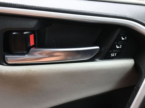 Used 2021 Toyota RAV4 Limited image 22