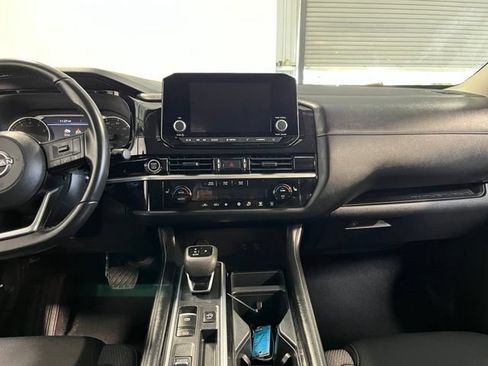 Used 2024 Nissan Pathfinder SV FWD image 19